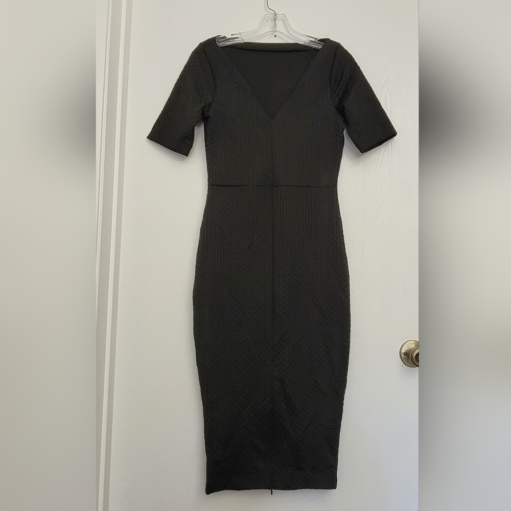 Zara BW Collection Dress Sz M Black Short Sleeve V Neck Back Sheath